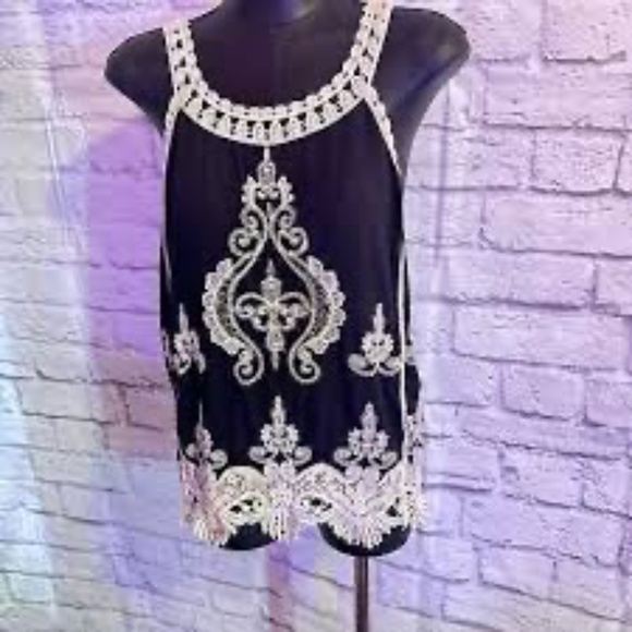 EUC- BOHO Black and Cream Crochet Embroidered top Size Medium by Ultra Pink - Picture 2 of 5
